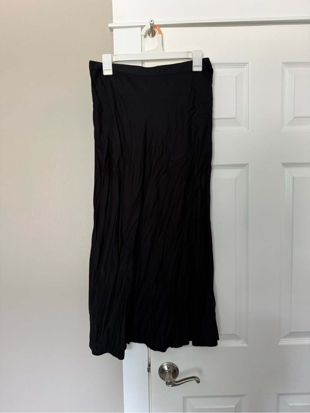 Black rayon slip skirt. M Tall. Old Navy. NWT